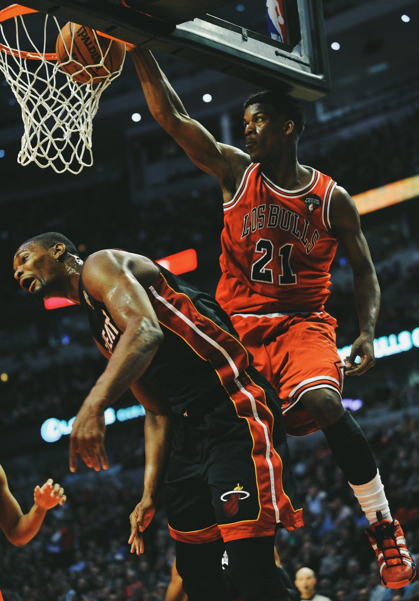BleacherReport's tweet photo. On this day in 2013, the Bulls snapped Miami's 27-game winning streak

Heat were only seven shy of breaking the 1971-72 Lakers’ record of 33 straight wins https://t.co/0Q8DueEhZJ