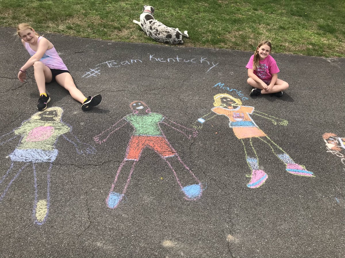 Swanger23's tweet image. The girls want Governor Beshear to know we are staying in and staying safe! #togetherky #TeamKentucky #stayinstaysafe #healthyky