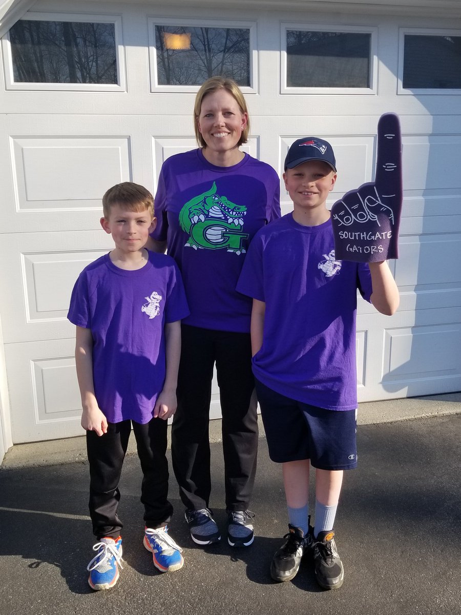 KristenLubin's tweet photo. @NorthColonieCSD @SouthgateES #NCSpiritWeek
Go Gators! Can't wait to see you all again 😃🐊👟 Coach Lubin, Oliver (6th) and Evan (4th) https://t.co/L8q1UQZIO8
