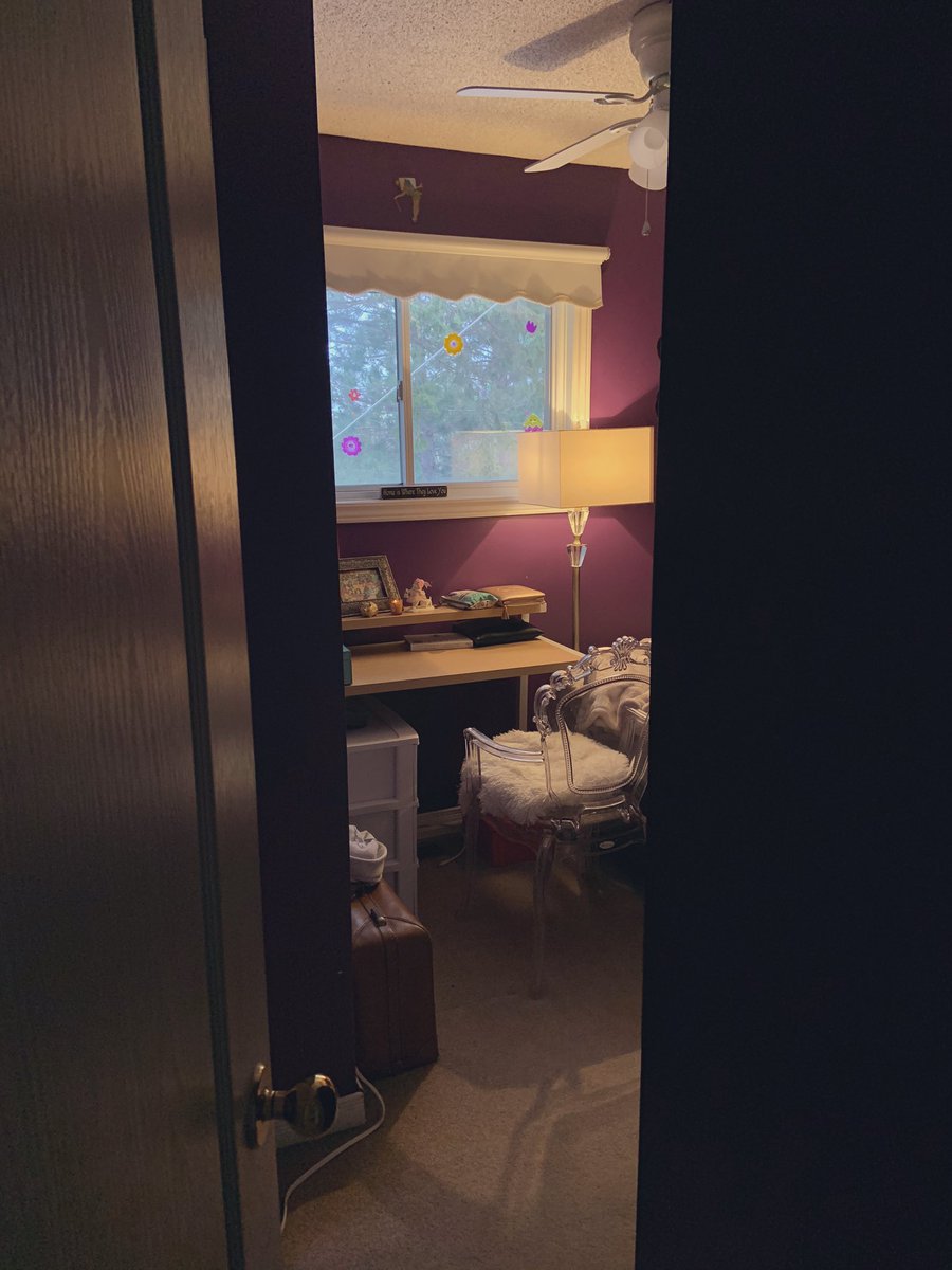 jessicamaking's tweet photo. What does your #hometherapy look like? Setting up a space is fun! Candles, low light, snacks...I’m not complaining! #omm https://t.co/nsEOIaZDYb