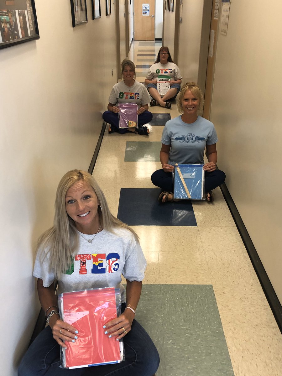 300 devices ready for check out and supply’s ready for scholars all while keeping our distance! <a href="/DeniseB68808087/">Denise Ballard</a> <a href="/pascoschools/">Pasco County Schools</a> @POEKPOE <a href="/JennFernandez16/">Jenn Fernandez</a> <a href="/alexandralmoss/">Alex Moss</a> <a href="/GTESSeaStars/">Gulf Trace Elem</a>