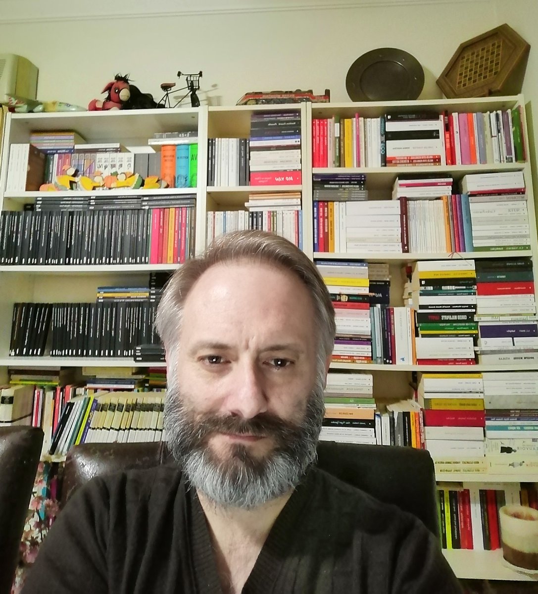 kubilay kaptan on twitter sakallar uzayali beri gittikce cogalan gotik yuzlerden biri de benimki yagmur durur durmaz bahcede kendi kendime tras olacagim soz ve herkesi bu etkinlige davet ediyorum oncemiz ve sonramizi