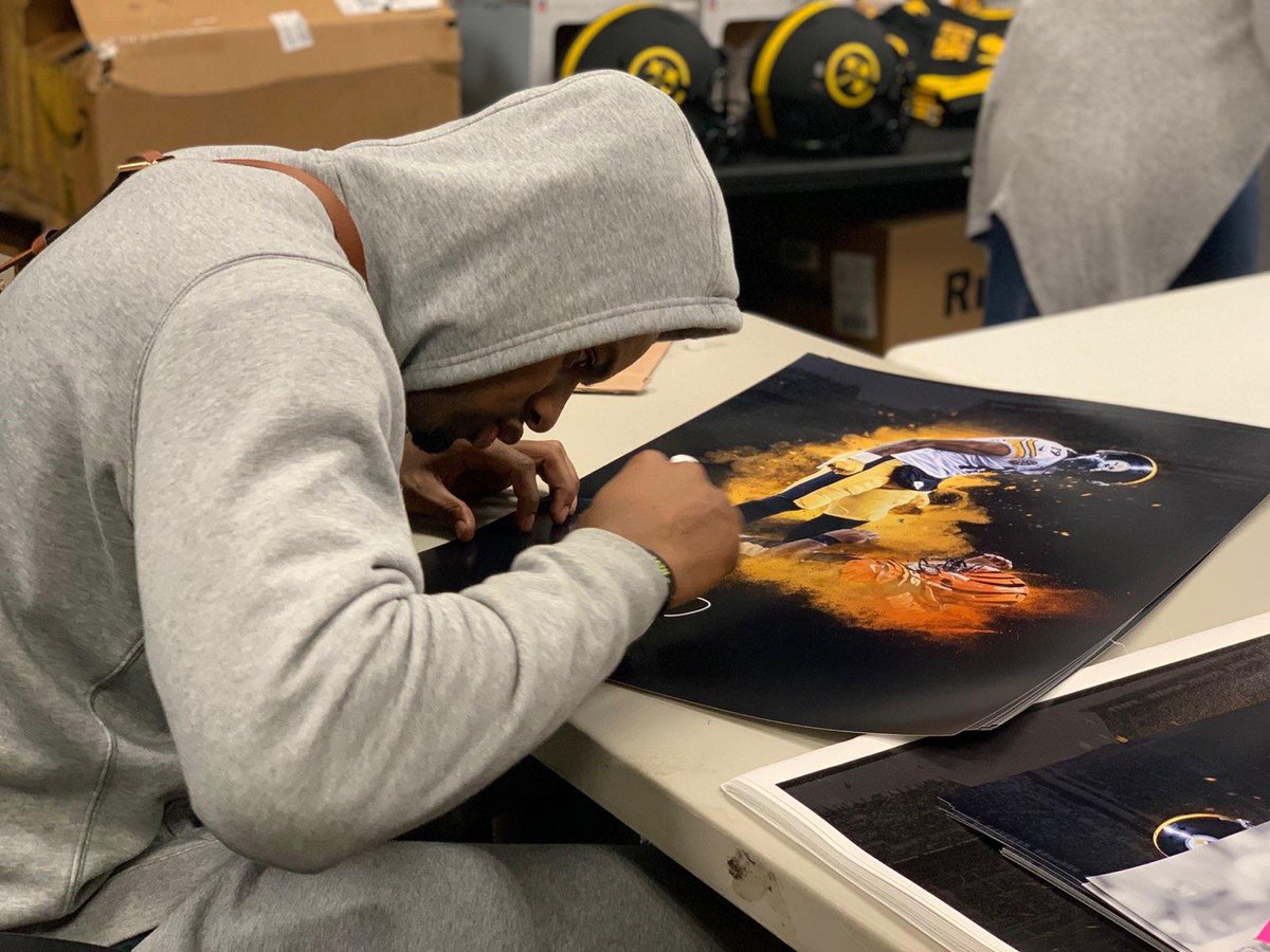 It's Friday..so that means we're giving away something signed. This week it's a signed <a href="/TeamJuJu/">JuJu Smith-Schuster</a> photo from our friends at <a href="/TotalSportsEnt/">Total Sports Enterprises</a> 

For your chance to win you need to follow us, and <a href="/TotalSportsEnt/">Total Sports Enterprises</a> and RETWEET this post. 

Winner announced on Sunday night #SteelerNation
