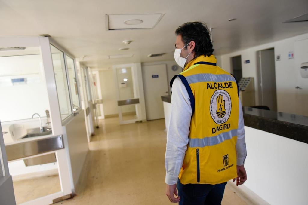 QuinteroCalle's tweet photo. Hemos tomado el control del Hospital de la 80 en tiempo récord y por 0 pesos. Ordené su adecuación para atender a los pacientes de #COVID19. https://t.co/N3RpC8LPHA