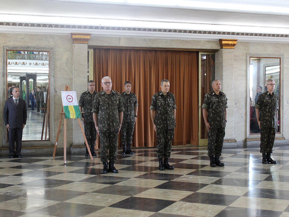 cmlexercito's tweet image. 1ª Região Militar (1ª RM) realiza no Salão de Honra do Palácio Duque de Caxias, cerimônia de passagem de comando do General de Divisão Fernando José Sant´Ana Soares e Silva para o General de Divisão André Luiz Silveira. #cml_eb #1rm #exercitobrasileiro 👉cml.eb.mil.br/ultimas-notici…