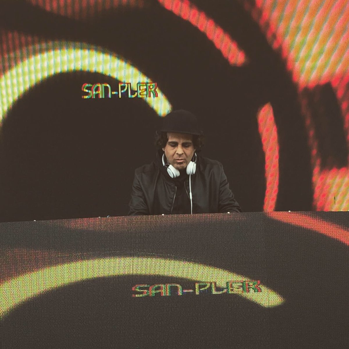 djSanPler's tweet photo. Hola hey 👋 amig@s Recuerdos del futuro Buenas tardes 😃 festival reset @djsanpler &amp; friends en Baja California Mexico 
@reset_productions #tijuanastyle #festival @cosmikalrecords #djstyle #musician #producerlife https://t.co/288UXstDkJ