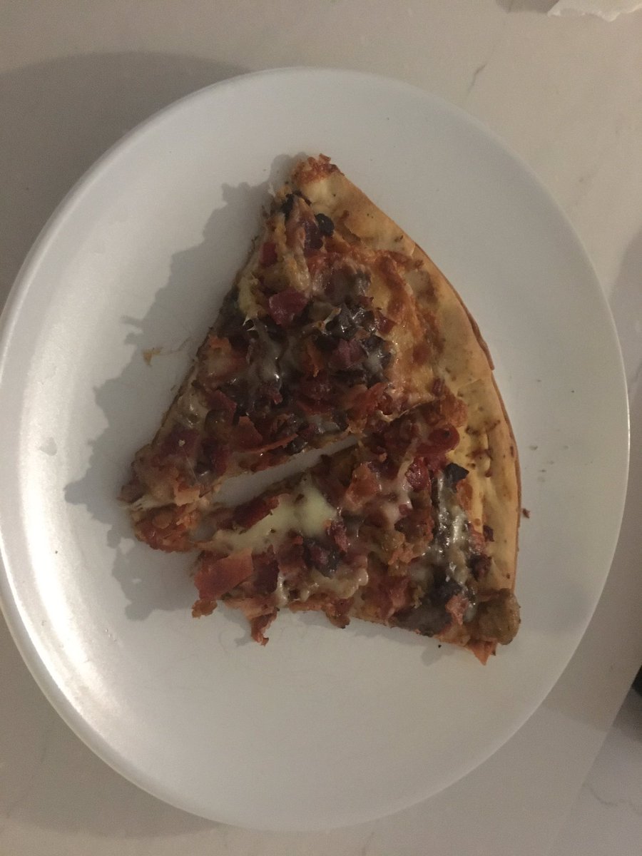 ScottEHorner's tweet photo. #CarryOutFriday with @jockamopizza Slaughterhouse Five! https://t.co/qcjz8ViX7j