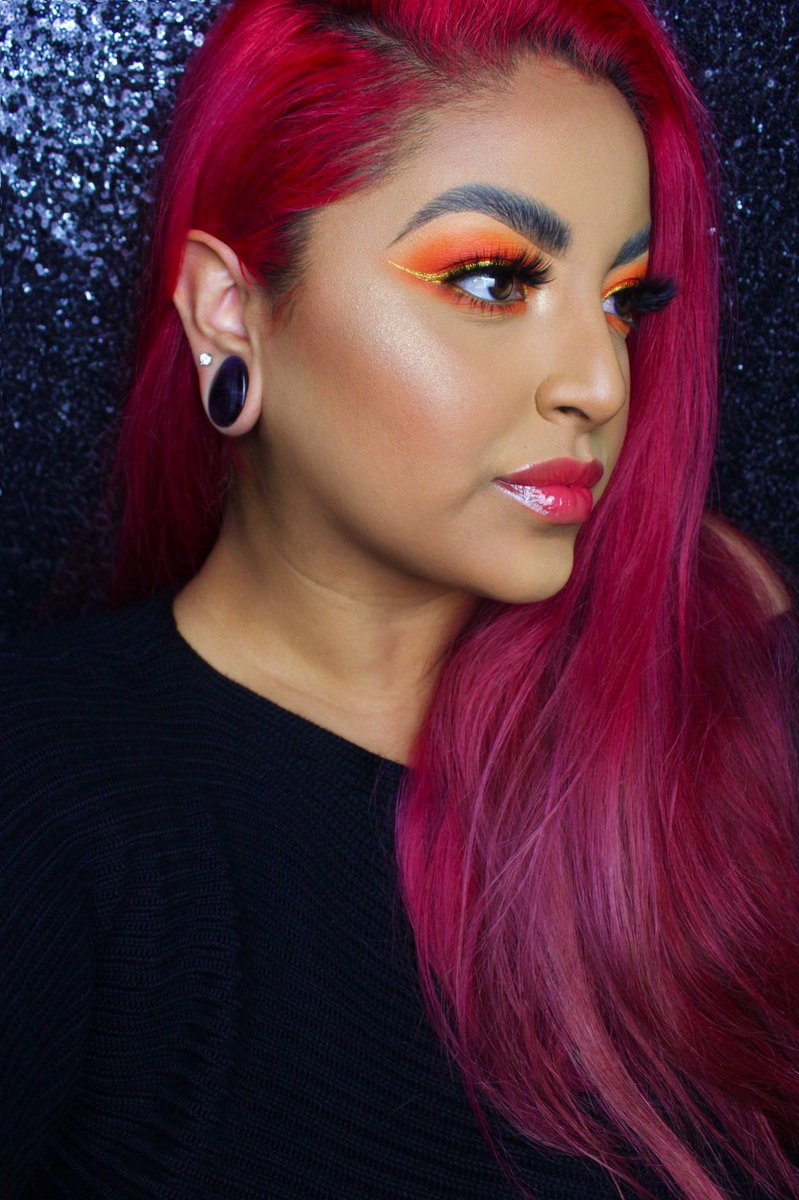 DneesyC's tweet photo. Different Lighting, Different Cameras...Which one is your fav? 👀 @fentybeauty Pro Filtr Foundation, @MeltCosmetics Vida Palette & @Tower28Beauty Jelly Shine Lip gloss! Full Details on IG: https://t.co/GJzNW45q2g #fentyfacefriday #fentybeauty #meltcosmetics #makeupkey_ #motd https://t.co/xG5zizHOXg