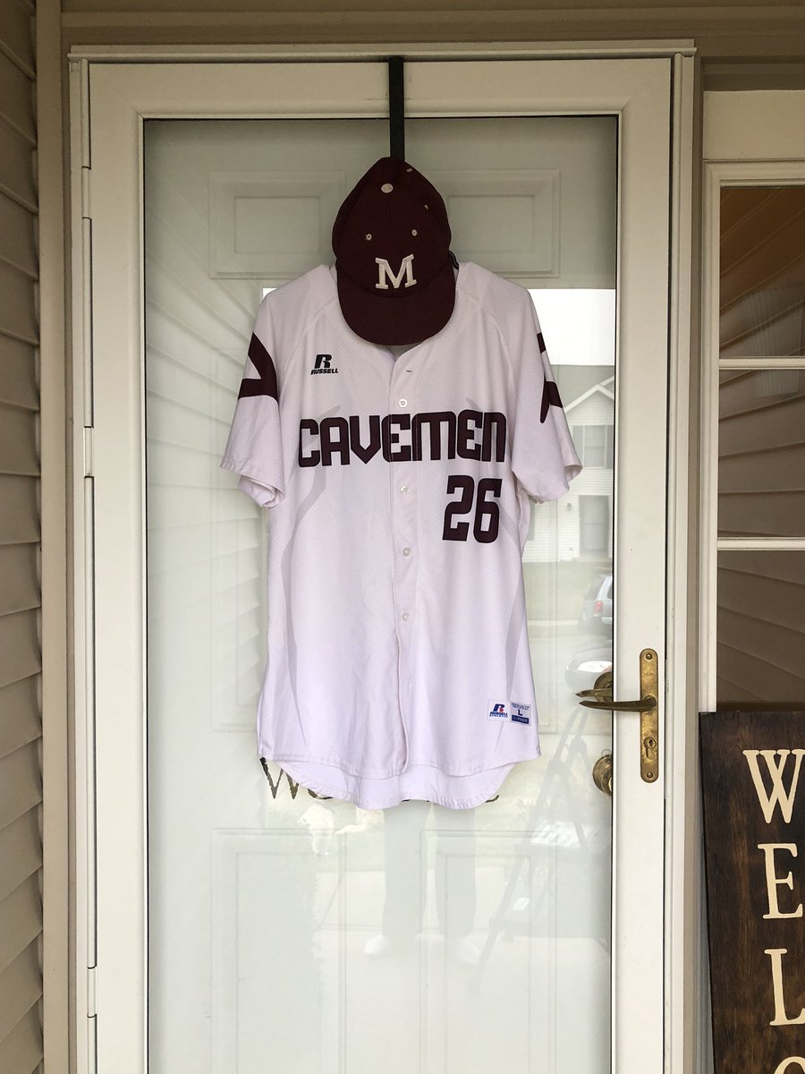 jillyhoop's tweet photo. Nick’s uniform will hang on our front door until his senior season resumes. Pray for our seniors and an end to this miserable virus! Pass it on! Honor your senior in the same way no matter what sport or activity. @MHSCavemenBsbal @Nickhoop22 #classof2020 https://t.co/uSMZWznb9d