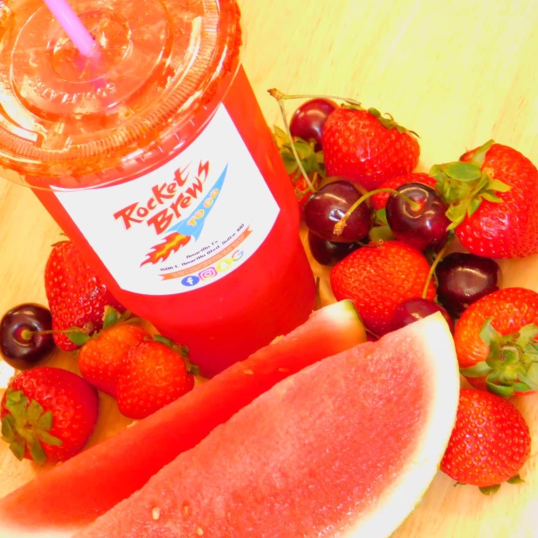 TexasBlends's tweet photo. Oh Yeah, It's Going To Be A Berry Good Weekend 🍉🍓🍒| Try Texas blends -> Via: Rocket Brews <- Amarillo, TX #texasblends #premiumfruitmix #itsinthemix #realfruit #drinkmix #NOTPREMIX #rocketbrews #daiquiri #margarita #frozendrinks #drinks #amarillo #texas https://t.co/YHIe42GwZj