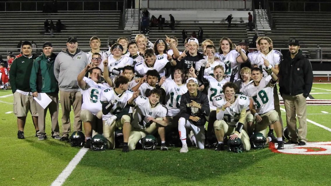 ECullip's tweet photo. Flashback to the undefeated season with these dudes for Green & Gold day #hpshomespirit2020 #TeamWarden #TeamOfficerTip #TeamSchrockstar https://t.co/hOoO5s3uNn