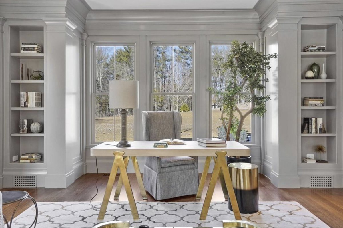 This stunning home office at 441 Glen Road, Weston, MA is showcased today on Gibson Sotheby's Blog featuring ​"Swoon-Worthy Home Offices That Will Inspire Productivity."
gibsonsothebysrealty.com/blog/swoon-wor…
#gibsonsothebys ​#gibsonsothebysinternationalrealty ​#amymizner ​#441glenrdwestonma