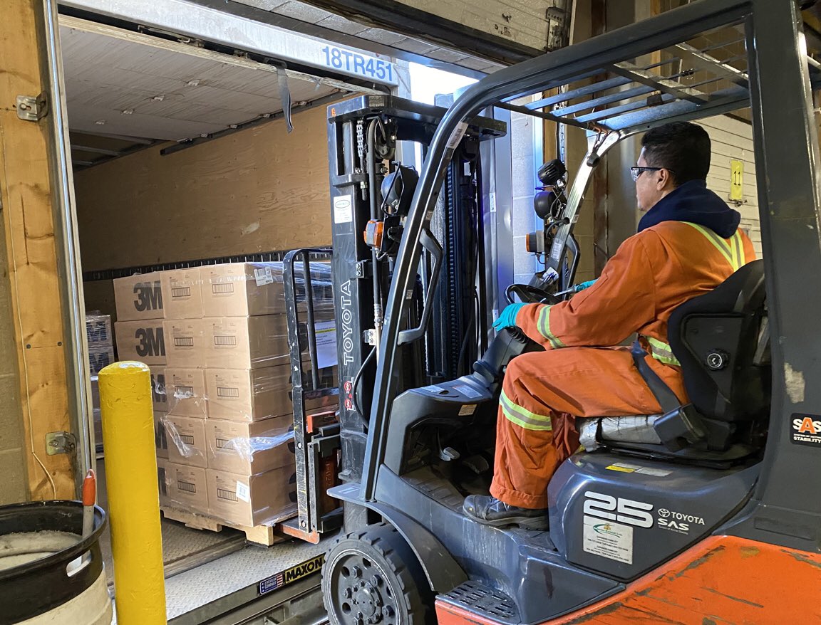 NutrienLTD's tweet photo. What do our potash mines and the health care system have in common? They use this N95 mask to keep workers safe. Today, we delivered thousands of masks to Royal University Hospital in #YXE for @SaskHealth and more are on the way! Thanks to all our healthcare professionals. https://t.co/0bRqLItK9z