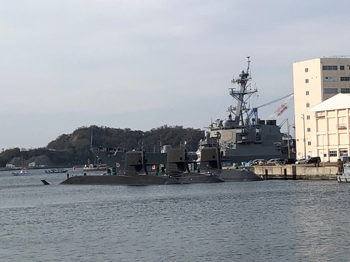 ぶらんだら 艦これ や 蒼き鋼のアルペジオ でおなじみとなった大型潜水艦 伊４００型 まぁ３機もの戦闘機 晴嵐 積んでたから とは言え 海自で現行の潜水艦と比べてみても 如何に巨大だったかよくわかる動画かと T Co Z8iqwbj3te