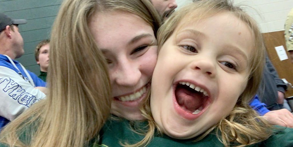 taylornewstead's tweet photo. When supporting @HowellWrest favorite seniors, it only seems right to post in my green and gold with the teams future manager๐คผโค๏ธ๐ #teamofficertip #teamshrockstar #hpshomespirit2020 https://t.co/RFrp7OMiOV