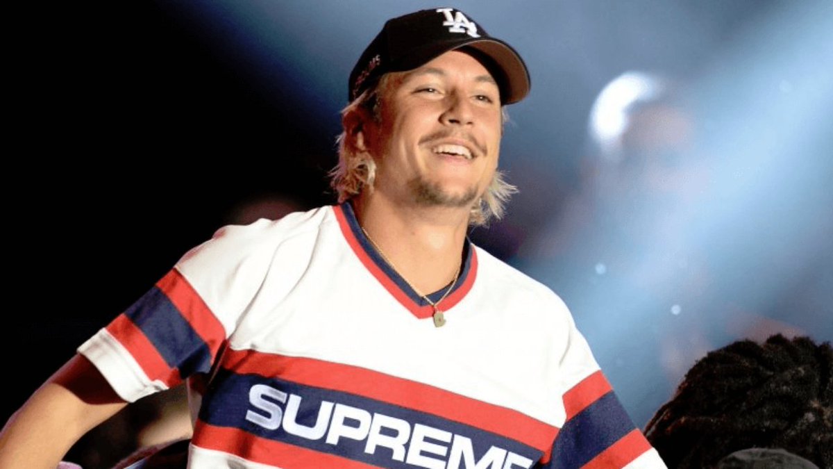 VinyleRap's tweet photo. FINALE DU TOURNOI 

Qui a la meilleure plume ? 📝

FAV pour Nekfeu 🔥
RT  pour Damso 🖖🏾

ceux qui vont rt/fav on vous voit hein 😭 https://t.co/Xkav6ohae8