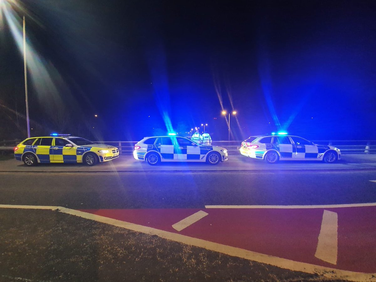 tvprp's tweet photo. We are still patrolling the strategic road network. There are still lots of cars on the roads. Please think twice if your journey is essential. This was taken on the #M40 #Stokenchurch tonight #StayHomeSaveLives #P6678 #P735 #P5752 https://t.co/r04Dvpqps8