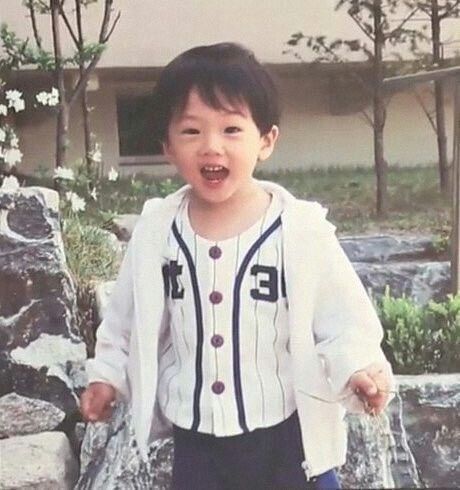 ephestmeral's tweet image. ➖  𝗦𝗮𝗹𝘁 𝗮𝗻𝗱 𝗣𝗲𝗽𝗽𝗲𝗿

Jae of DAY6 | Jisung of NCT | Rose of Blackpink Lokal AU
#Jae #eaJ #DAY6 #jisungnct #NCTDREAM

Apa jadinya, kalo tiba-tiba ada bocil ngampirin lo dan manggil lo ayah. Rasanya gila, gue mimpi apa sekarang