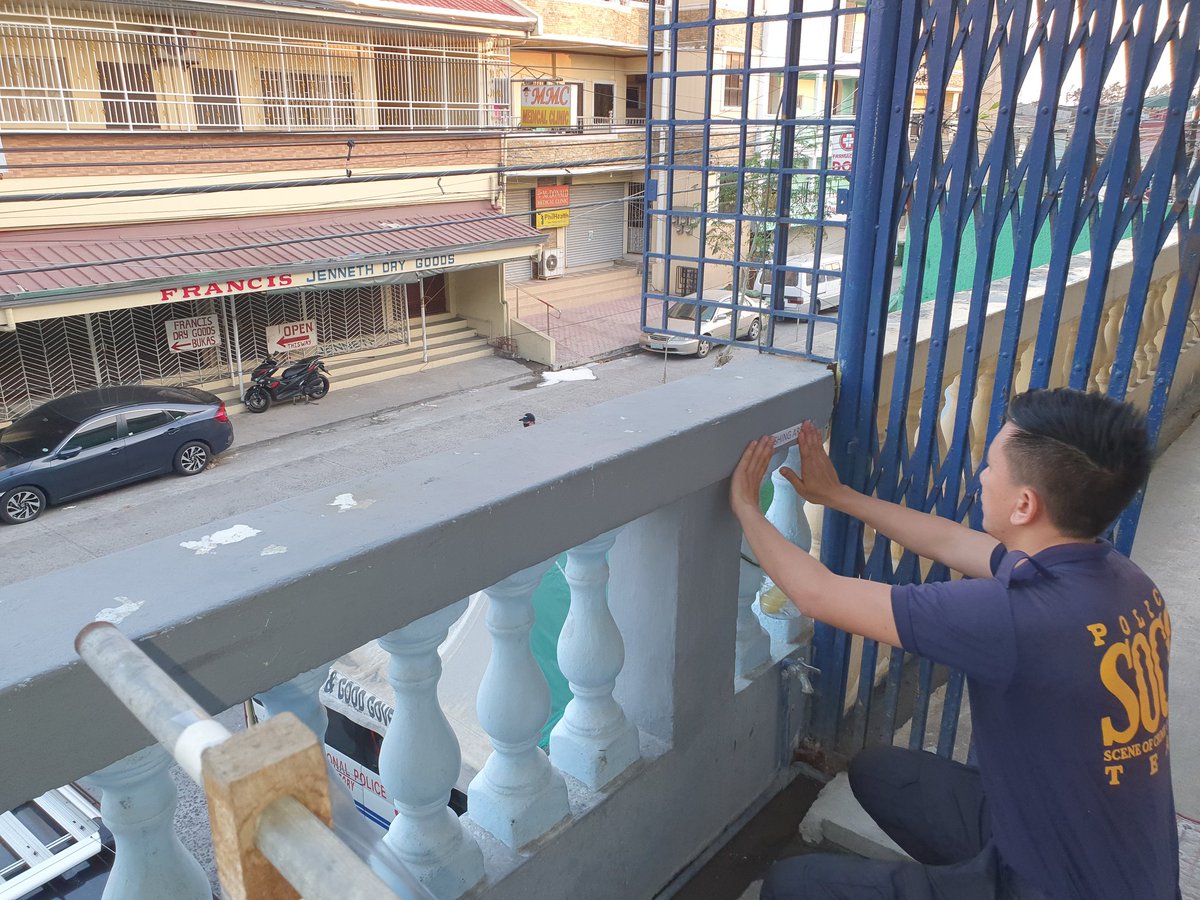 occlo58's tweet photo. RCLO3 Personnel of Olongapo City Crime Laboratory Office,put up a disinfection area at the entrance of the office for the disinfection of the clients and persons entering the office. This is to minimize the possible spread of  the virus for the safety of OCCLO personnel. #TeamPNP https://t.co/zGrwErwjb9