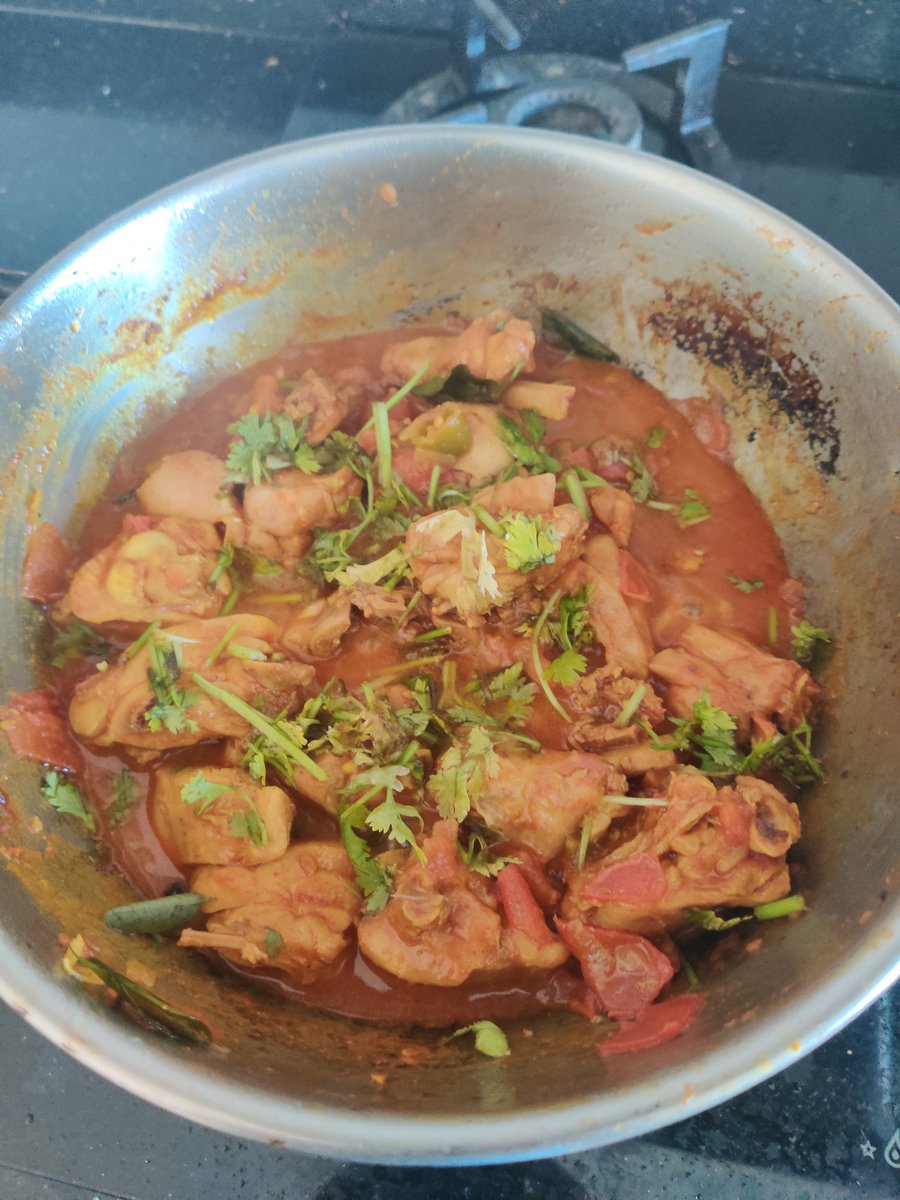 pramodpratap's tweet image. Curries done for the weekend! Now rotis are a gamble I will live (eat) with 🙂 #CoronoLockdown #Cooking