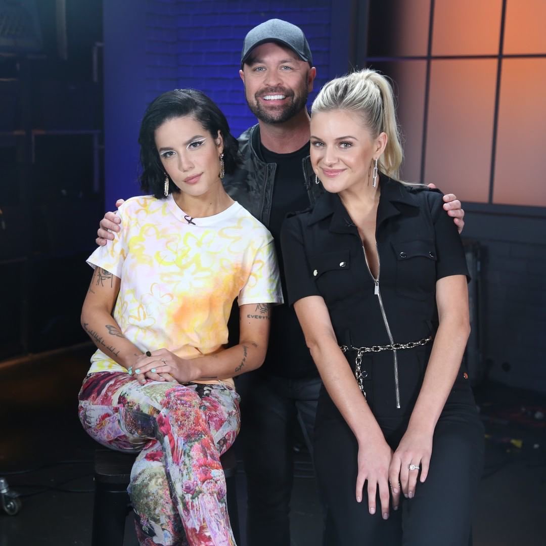 📷 | Halsey e @KelseaBallerini nos bastidores do #CMTCrossroads