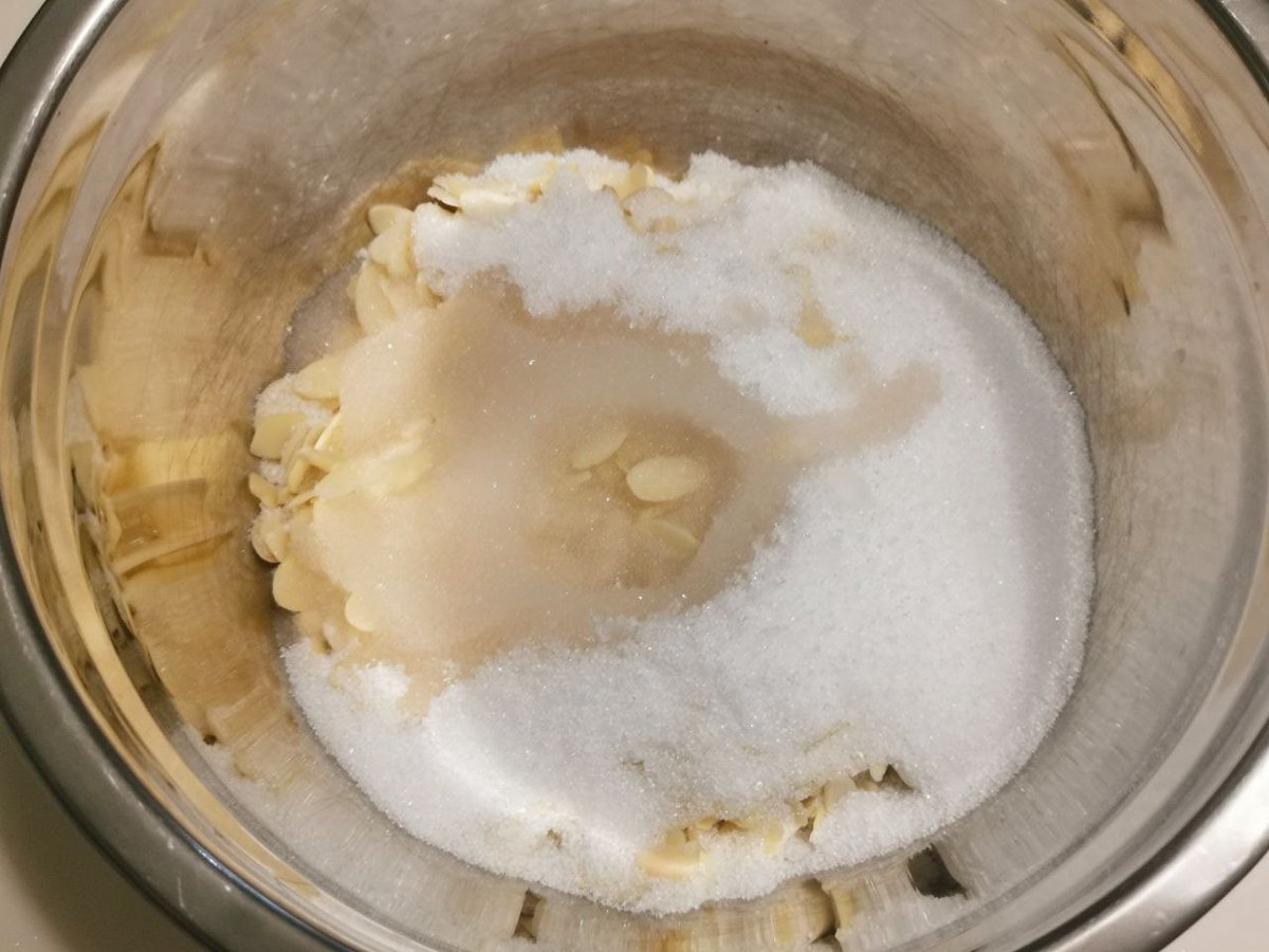 JojoSekri's tweet photo. We make our own healthy Marzipan with no sugar using our own Sweetener mixed, 50 % Erythritol and 50% Xylitol Sweetener and homemade syrup
#marzipan #almondflakes #homemadesyrup #syrup #erythritolsweetener #xylitolsweetener #nosugar #healthyfood #healthydiet #naturalingredients https://t.co/YML4CpoVUn