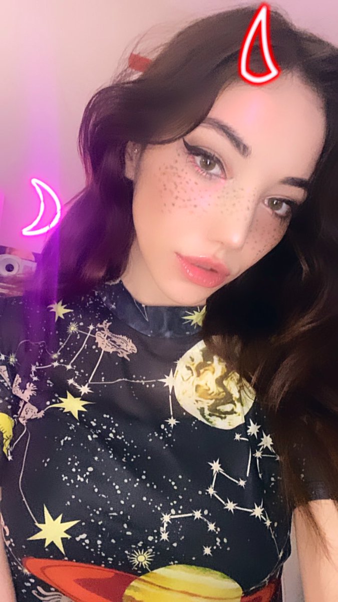 Samantha 🌙 on Twitter: "Nocturnal girl streams shooting stars in Animal  Crossing 🌠 https://t.co/4yKZBGE5Rp https://t.co/AcNcNyi4zL" / Twitter