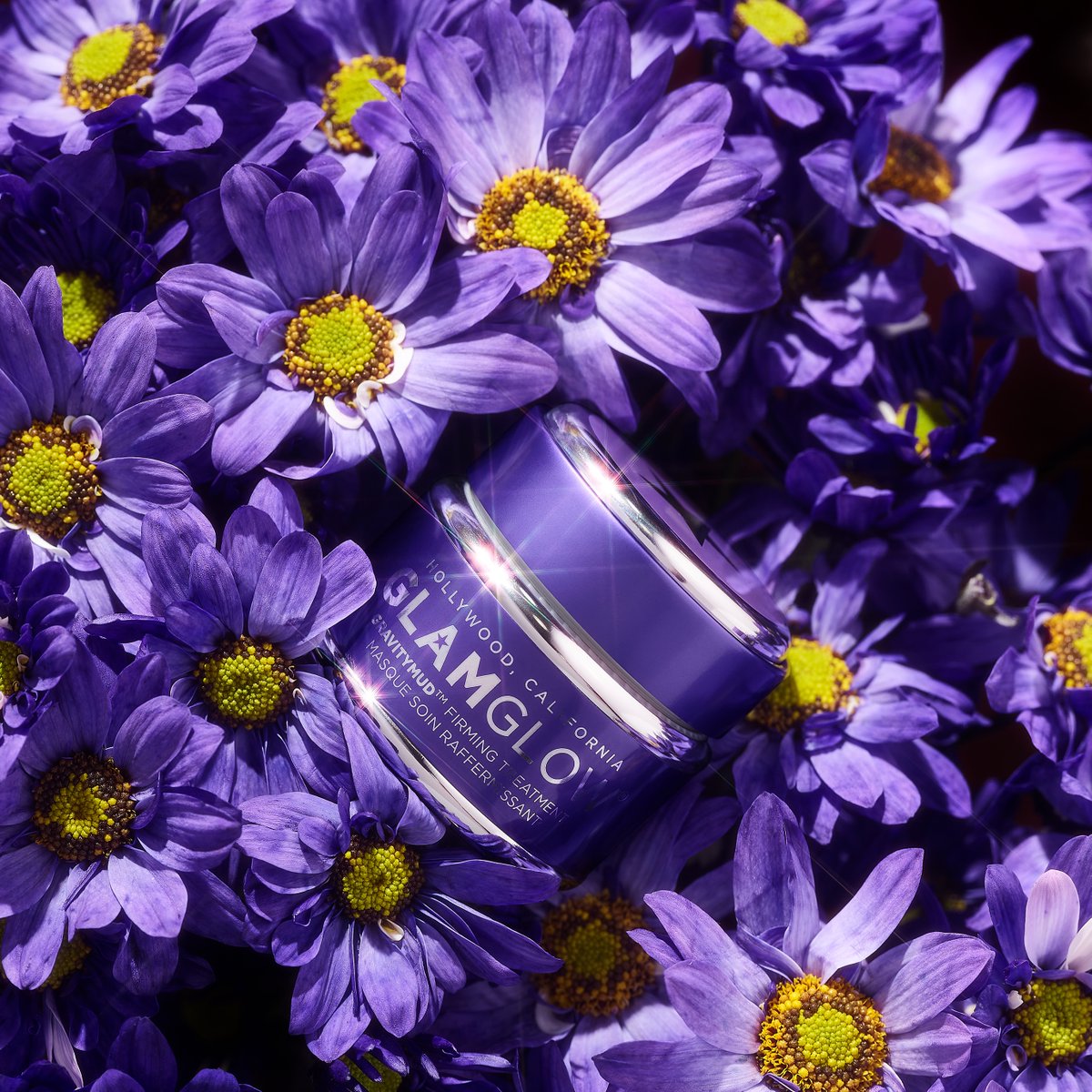 glamglow's tweet photo. Matchy-matchy ๐ #GRAVITYMUD, our cult-fave chrome mask comes is a rich purple jar with powerful lifting & firming benefits inside.
Shop: https://t.co/myGekT6JTQ https://t.co/PXiqmygZjY