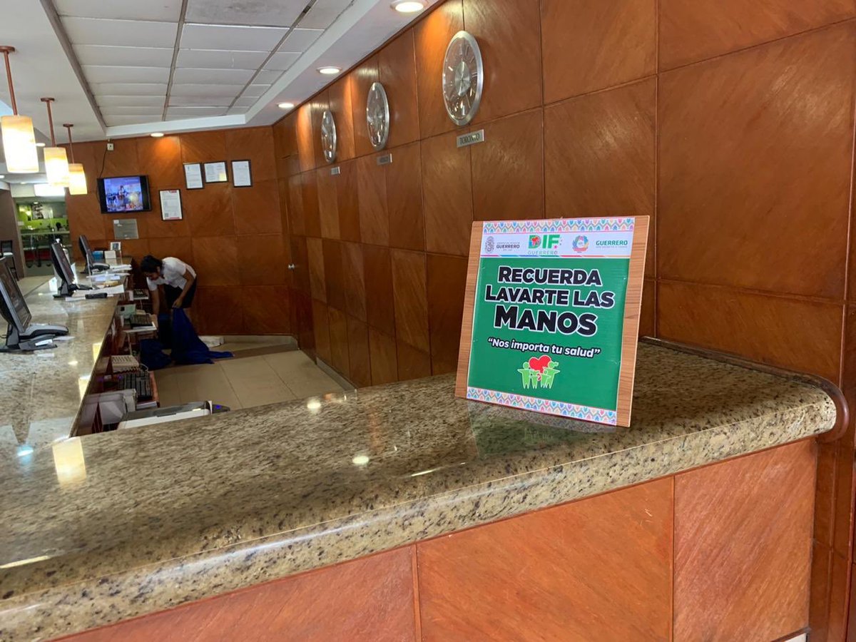 HectorAstudillo's tweet photo. .@DIF_Gro lleva a cabo una campaña de higiene en hoteles, restaurantes, comercios, plazas y lugares públicos para difundir entre la población las medidas sanitarias a seguir para evitar la propagación del coronavirus. #COVID19 https://t.co/FjPdFulZwY