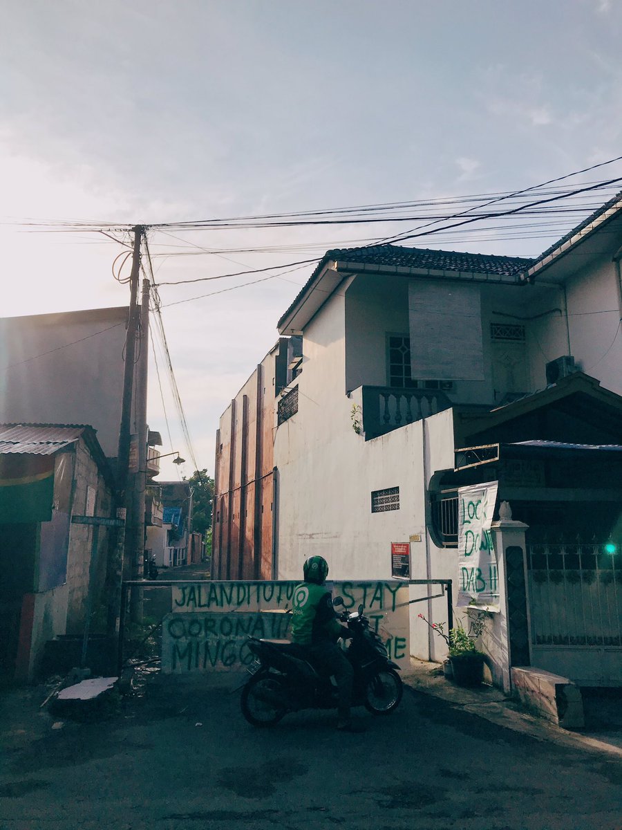 JogjaUpdate's tweet photo. Beberapa desa dan dusun di Paingan Maguwoharjo Sleman melakukan lockdown 
@aryoYK 
https://t.co/ghJjwIyTlu