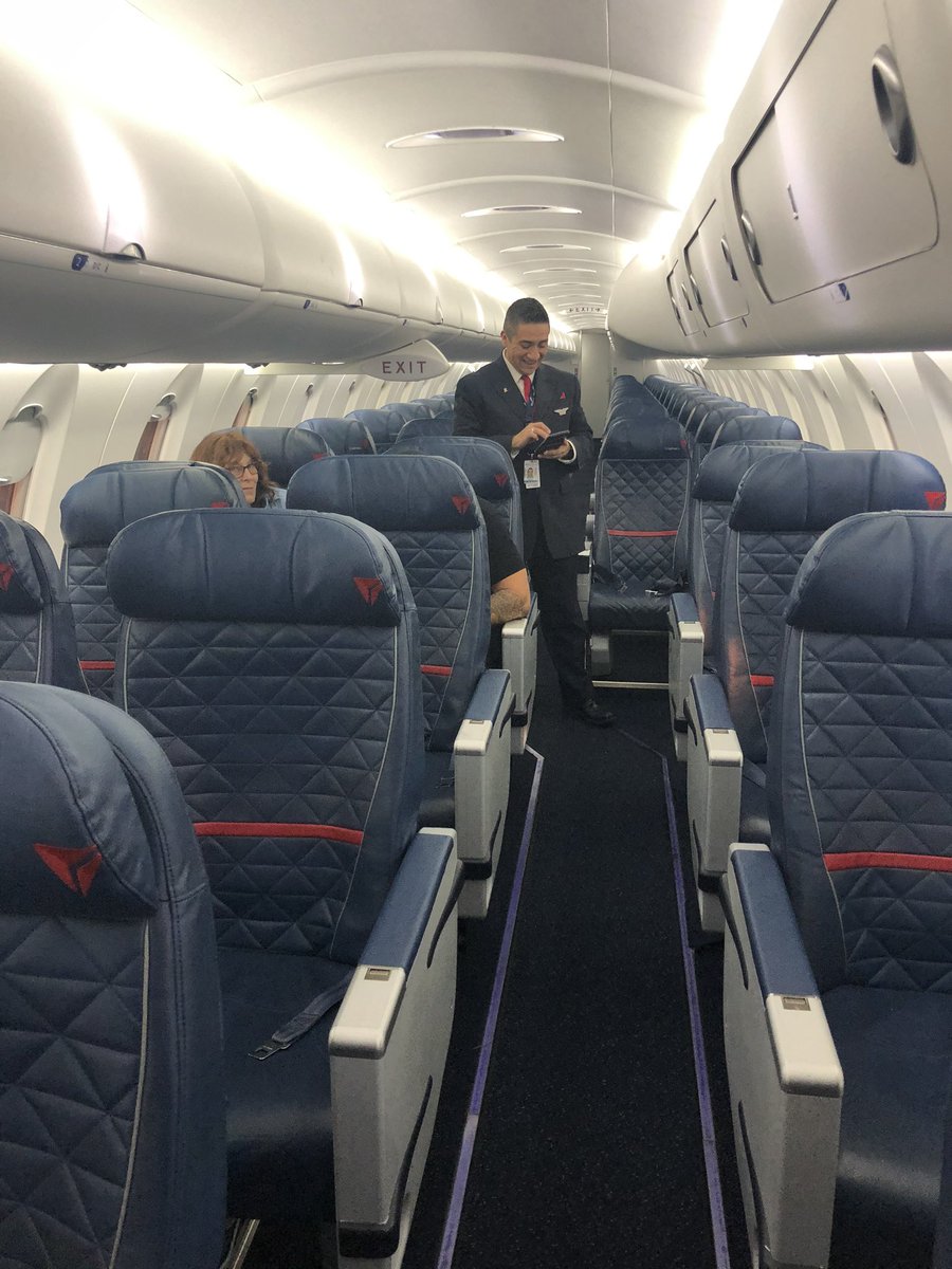 Norfolk, VA to Boston right now. 3 passengers total #COVID19 #coronavirus #delta