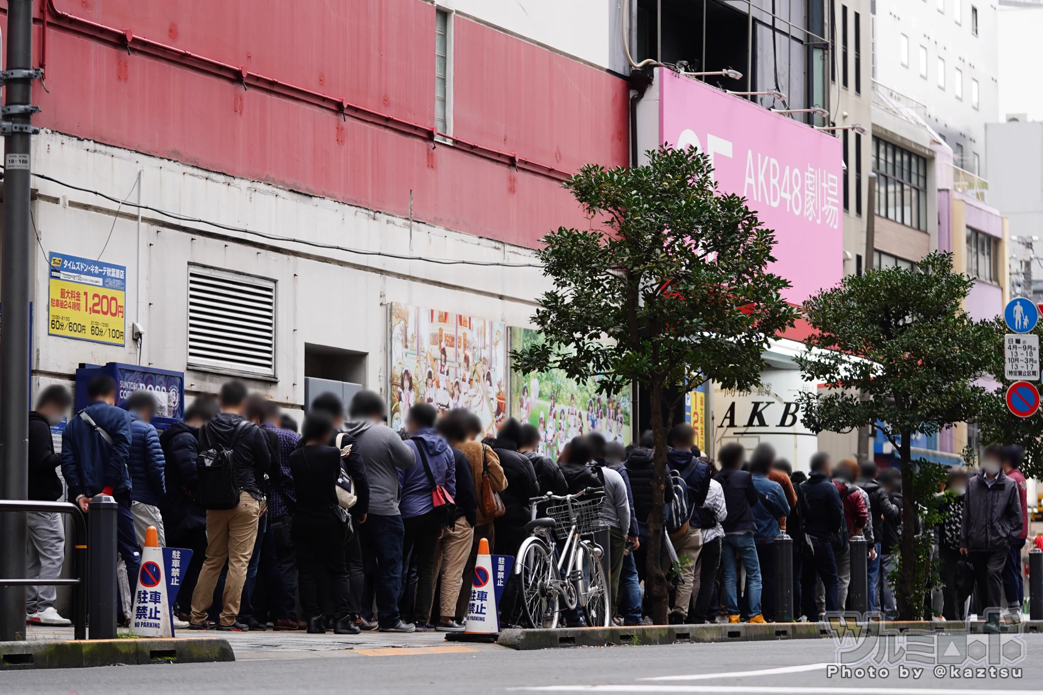 東京で外出自粛要請が出された結果？秋葉原で行列できてるwww