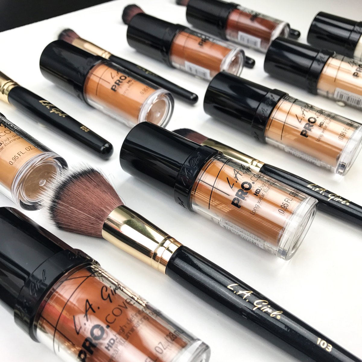 lagirlcosmetics's tweet photo. Our PRO.coverage foundation is ideal for a flawless looking, full coverage finish! 😍Have you tried it? Tell us in the comments below! 👇
.
#LAGirlCosmetics #LAGirl #LoveInspiringBeauty #PROcoverageFoundation #DewyFoundation #Foundation #FullCoverageFoundation https://t.co/5k5O5mR5Im