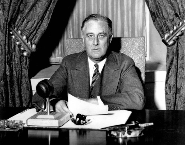 Pesaing Hoover, Franklin Delano Roosevelt telah memenangi pilihanraya dengan jumlah undi yang besar.Pada 4 March 1933, Franklin Delano Roosevelt (FDR) yang berusia 51 tahun ketika itu telah menduduki kerusi tertinggi di White House sebagai Potus ke-32.