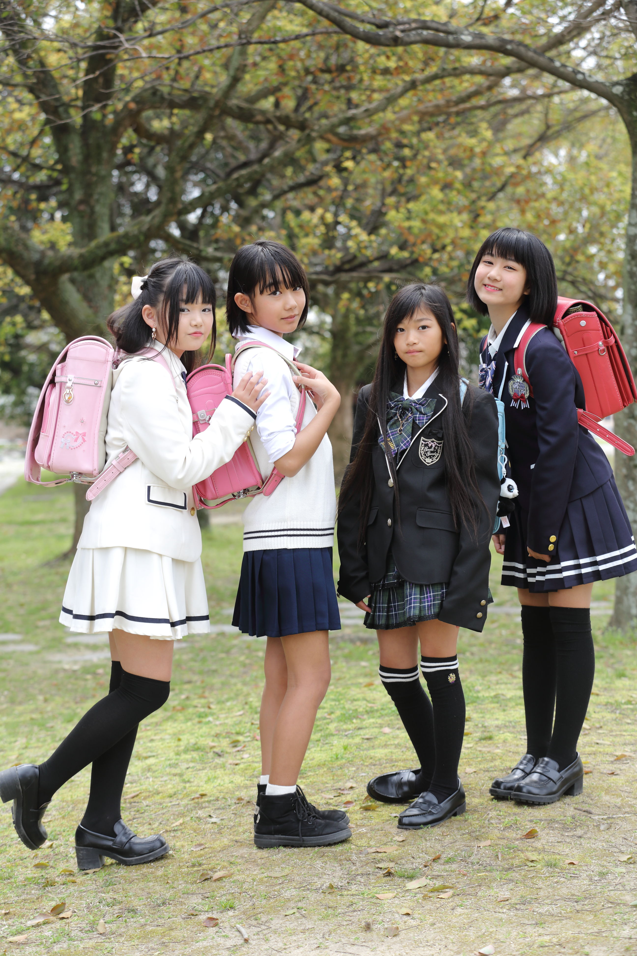 kachua 月の満ち欠け　藍染めトップス　インド更紗　手紡ぎ　希少品 瞬足 LC-844 サックス】女の子用 2E｜ちょビット背伸びの美脚