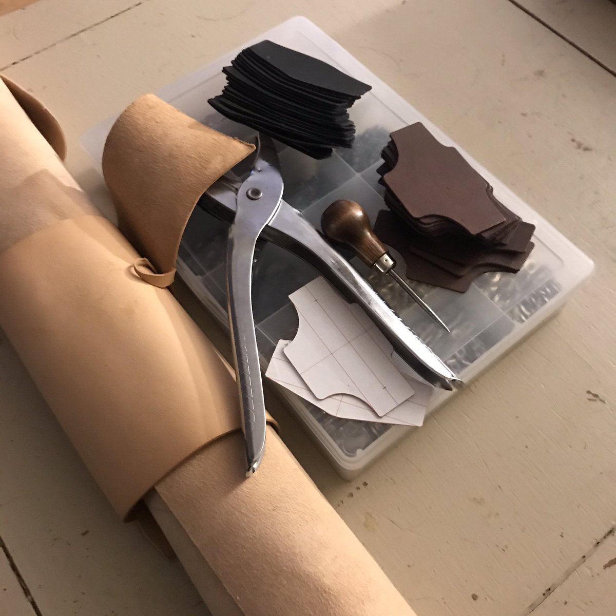 TheExCB's tweet photo. I have daily, weekly, monthly, yearly goals but Iโm always behind ๐ซ I planned on starting this project this afternoon (and making this post as well) but here we are. #marchmeetthemaker #goals #overworked #runningbehind https://t.co/1gtLfKqIU1