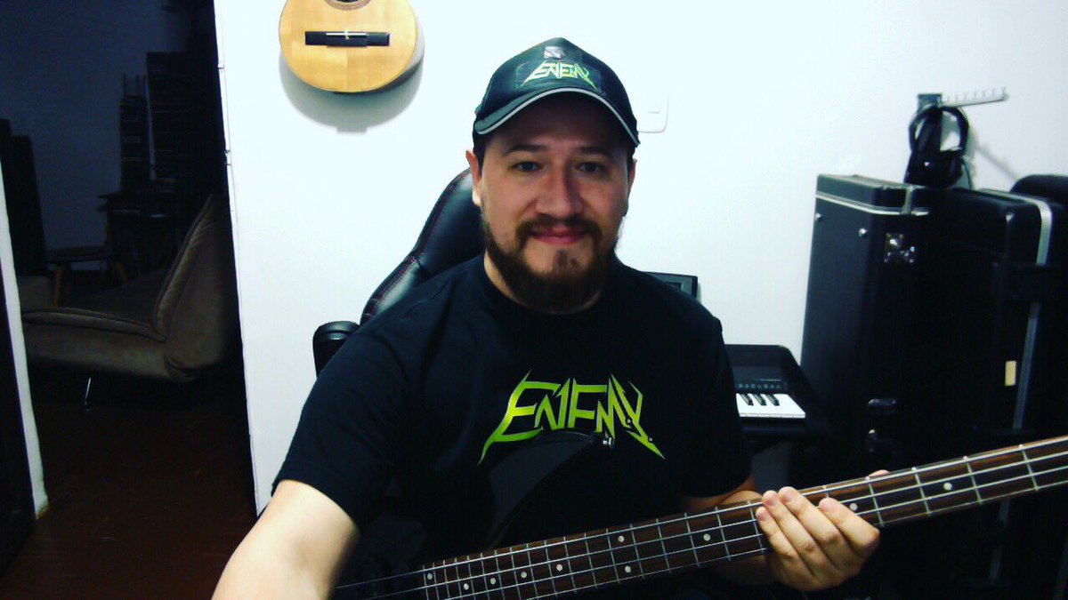 ENEMYTHRASH's tweet photo. Trabajando en las líneas de bajo para el nuevo álbum, muy contentos con lo que se está cocinando 🎶 
¡THRASH HP! https://t.co/9P4AFO17vt