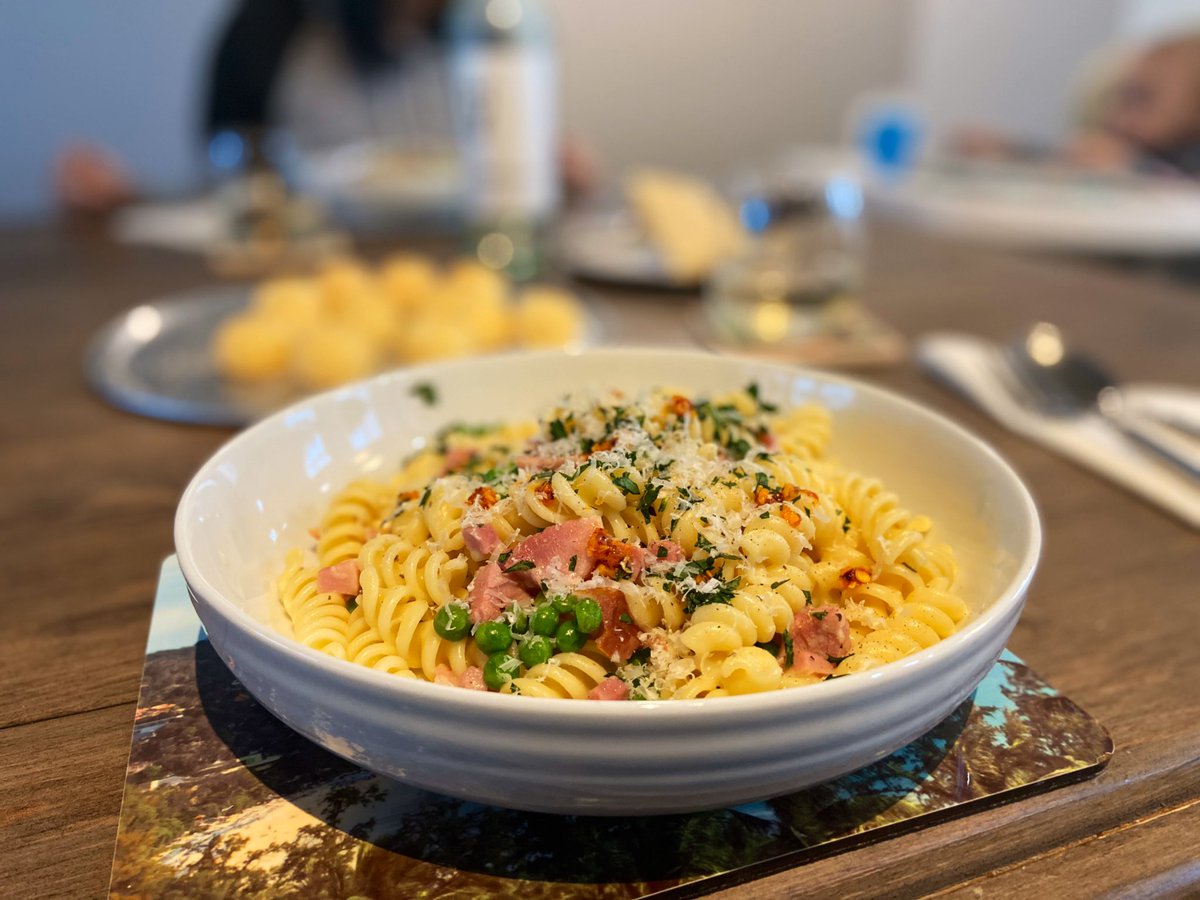 MrTommyCampbell's tweet photo. Looks great! Tastes great!
Cooked a proper Fusilli Carbonara from frozen and pantry ingredients. π₯ π π§ π· π₯
#pantryraid #freezerraid #StayHome #StayAtHomeAndStaySafe #foodie #foodporn #Cooking #pasta #hometasking #wine https://t.co/IPksdkBf0X