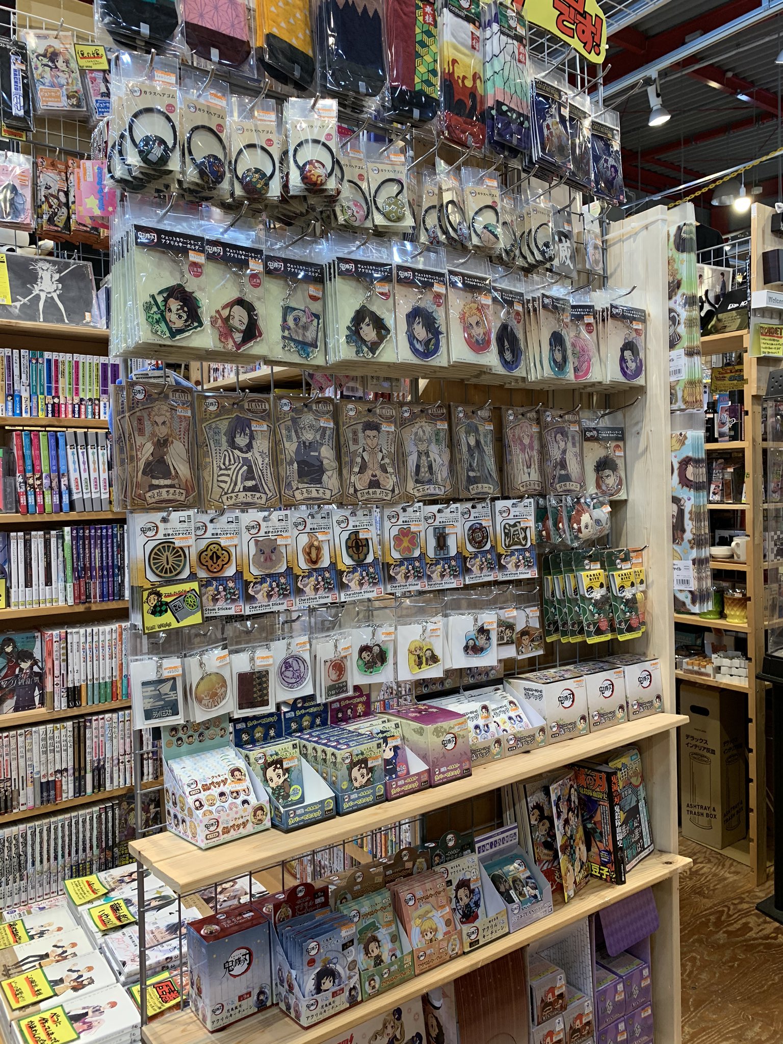 ヴィレッジヴァンガード山口 ヴィレヴァン限定の鬼滅の刃グッズ 今日から発売開始 ほかのグッズも今ならまだあります ご来店お待ちしております ヴィレッジヴァンガード山口 ヴィレヴァン限定の鬼滅の刃グッズ 今日から発売開始 ほかのグッズも今ならまだあります ご来店お待ちしております