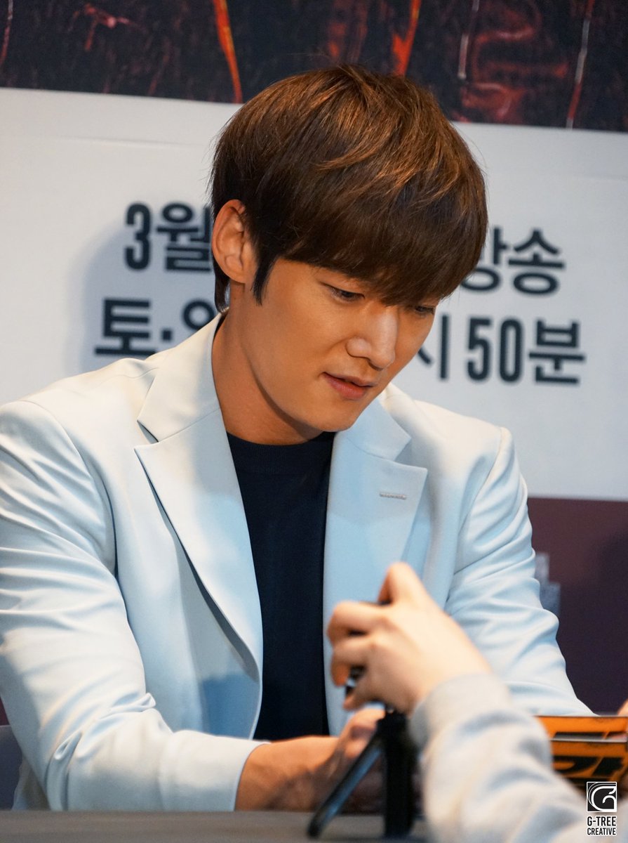 BaiduCJH's tweet image. 崔振赫&amp;lt;RUGAL&amp;gt;製作發表會經紀公司幕後花絮
播出時間:3/28(六)晚上9:50(台北時間)見!
#崔振赫 
#チェジニョク
#choijinhyuk 
#최진혁 
#rugal 
#루갈 
#강기범 
#Kangkibom 
#姜奇凡
#rugal_0328