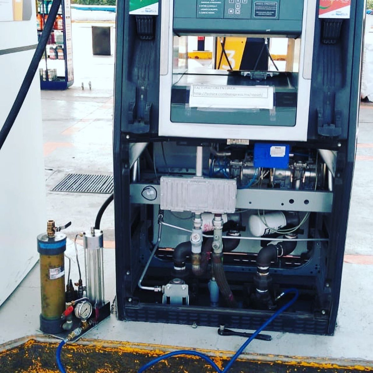 legas_mx's tweet photo. Y también estamos en Celaya, Guanajuato, realizando las #PruebasDeHermeticidad en la estación de servicio ⛽️ @repsolmexico Tamayo 1 de #CombuExpress #PruebaSuperada ✅ #CumpliendoConASEA ✅ https://t.co/btJYs3n7St