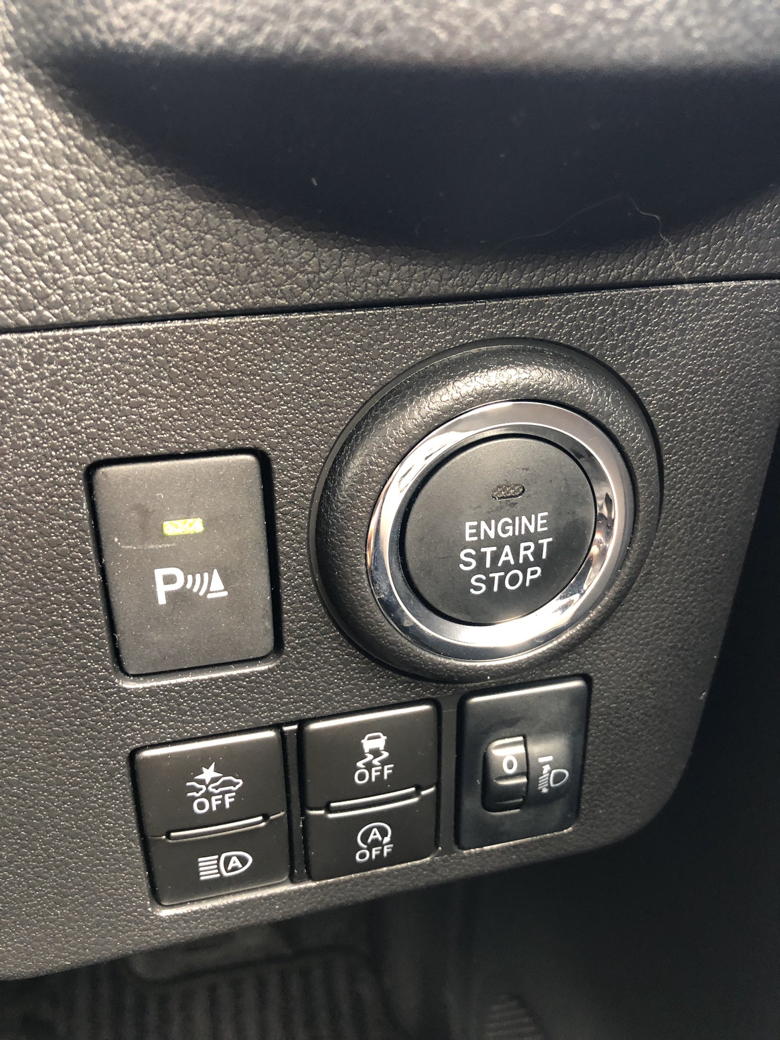 リック 代車がプッシュスタートでサッパリエンジンがかからなくて困ってたんだけど これブレーキ踏みながらじゃないとエンジンかからないのね 知らなかった T Co Hwfaz7g4ck Twitter