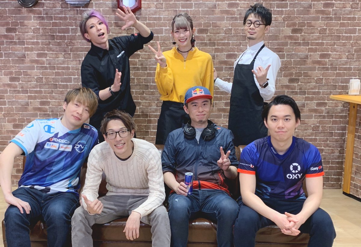28itsuka28's tweet photo. 今週の格ゲー喫茶ハメじゅんは、先週に引き続き、ストVから板橋ザンギエフさん、ときどさん、ボンちゃんさん、マゴさんがお客様🌸

そしてなんとォ！！！！格ゲー喫茶ハメじゅんの番組継続が決定！皆様のおかげじゃあ😭ありがとう...！

見逃し配信はこちらから👯‍♀️✨
↓↓↓↓
https://t.co/Eh6GkQCHg0 https://t.co/siWeVMVsK5