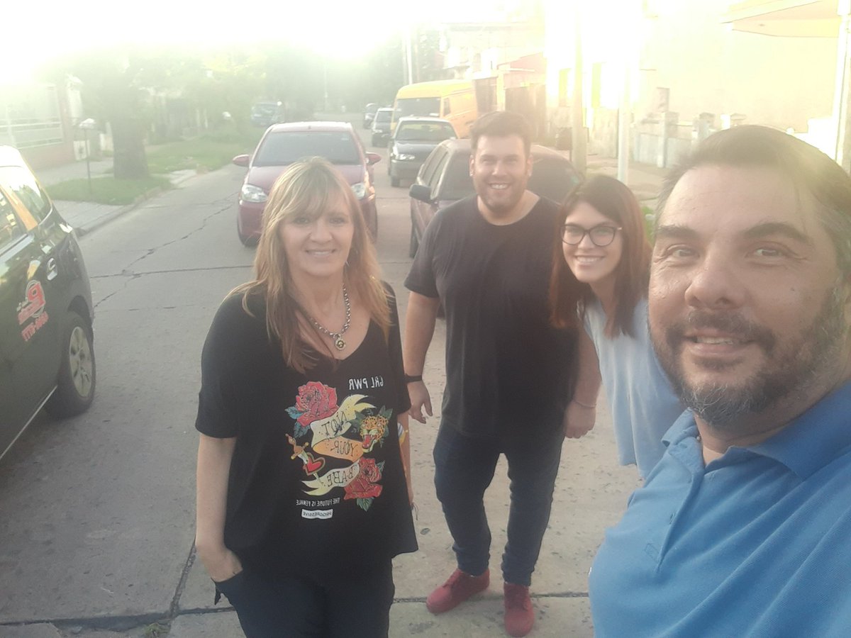 caminodevida_ar's tweet photo. Más allá de nuestro compromiso con la Salud Mental y las Adicciones, hoy salimos en #3deF junto a Carolina, la Concejal Cristina Heredia y @SantiagoDebandi entregando alimentos a los sectores de riesgo x el Coronavirus! Gestión del gran @JDebandi @la_campora #QuedateEnCasa https://t.co/BeZEqc4wMG