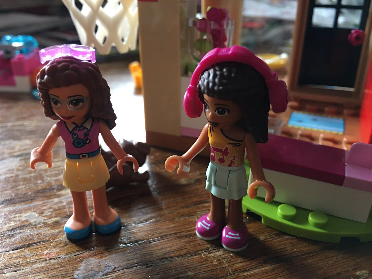 MNeitroCO's tweet image. Heartwarming to see that 7yo Emma decided to play with her #LEGO character with @OneEarOut . ❤️ I’m touched to know Amanda’s tragic death is reaching kids &amp;amp; saving lives. #OneEarOut #TuneInToLife @LEGO_Group