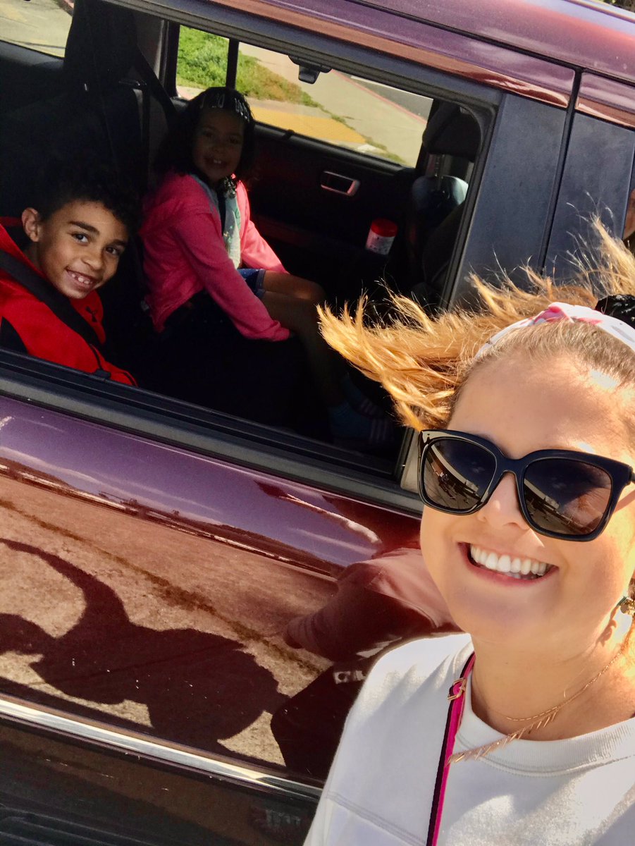 EmilyMDUSD's tweet photo. I mentioned in my class Zoom this morning that I was headed to volunteer at Foothill, and some of my awesome families popped by just to say “hi!” It seriously made my week to see these sweeties in person!! 👩‍🏫 🍎 💙💕 @bancroftmdusd @MtDiabloUSD https://t.co/J1fFTcoGmx