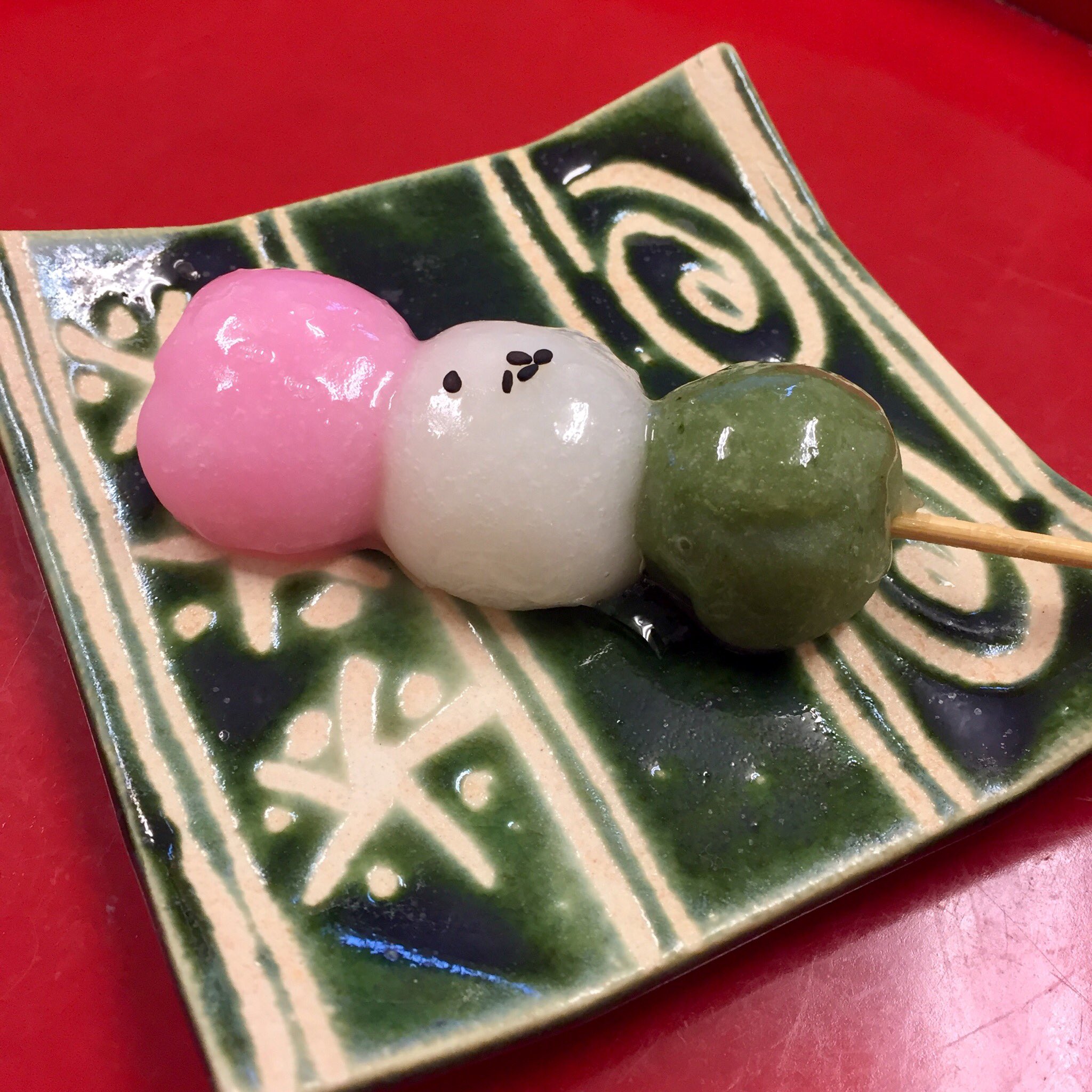 能代市旧料亭金勇 Kaneyu 能代の老舗銘菓セキトの 花見だんご を差し入れ頂きました ありがとうございました セキトの お菓子は 金勇への配達も可能ですので お気軽にお問い合わせ下さい 能代 銘菓 老舗 セキト 能代名物 志んこ だまこ餅