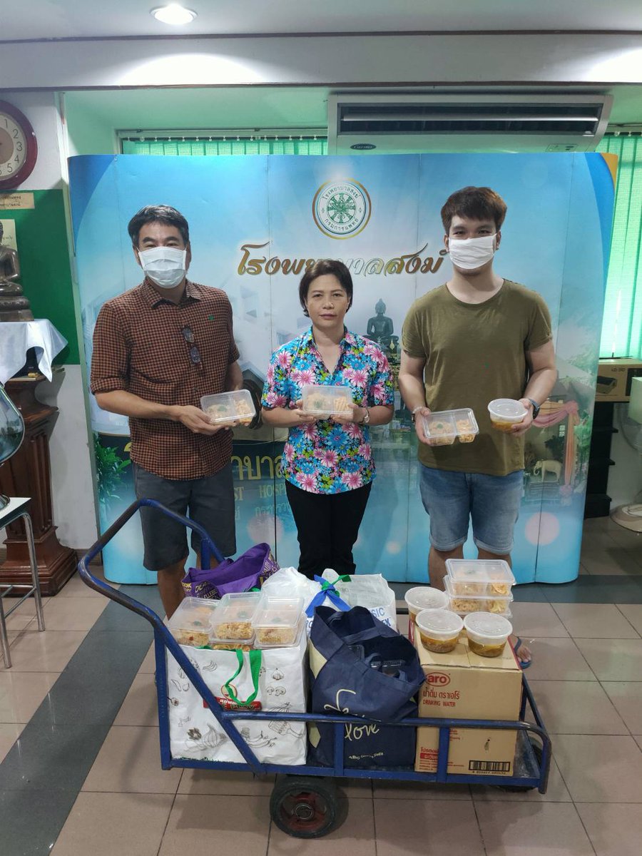 GUY94632619's tweet image. โครงการ We cook for you นำข้าวผัดน้ำพริกกากหมูและซุปตุ๋นดอกไม้จีนซี่โครงหมูยาจีนมามอบให้กับบุคลากรทางการแพทย์ที่โรงพยาบาลสงฆ์  

#wecookforyou #covid19 #fightingcovid2019