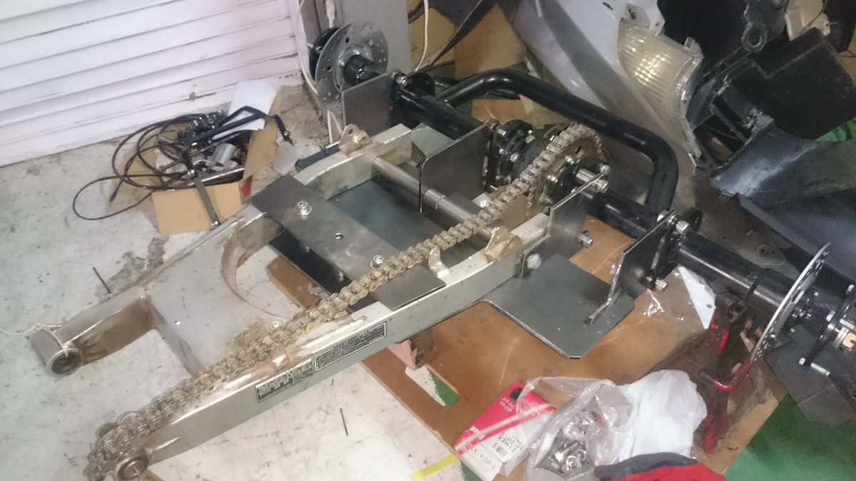 3rinkan's tweet photo. ホンダVツインマグナ250のトライクキット製作中です。 https://t.co/lek58Yemi5
