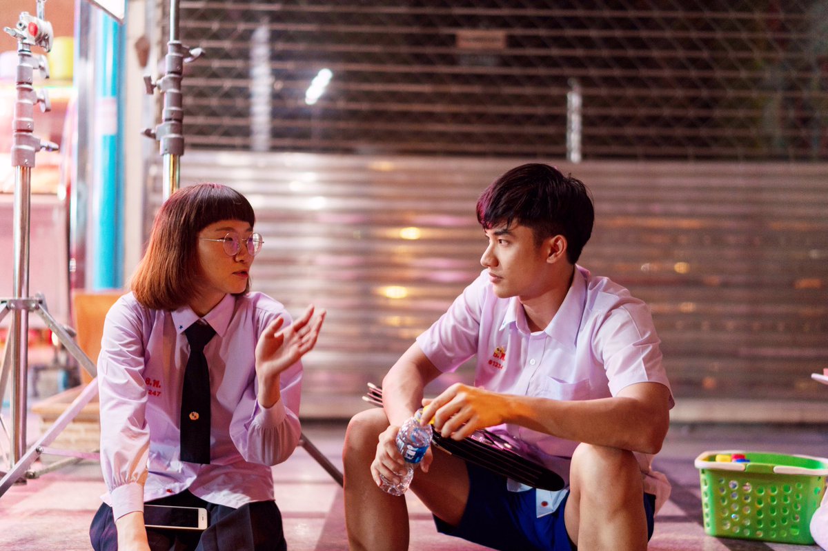 naanmono's tweet photo. ไม่รู้ว่าใครเคาะเลือก นสด แต่ก็ขอขอบคุณ #ภาพดีทวีสุข #AISPLAY #Marangstudio ที่ให้ @Tawan_V ได้ร่วมโปรเจ็คนี้ 😂 สั้นๆแต่งานเซอร์ไพรส์มาก
ปล : ไกด์เบื้องหลังเปนคนสนุกแต่ในเรื่องดึงมาก , แจนดูหวานนิ่มๆ ประทับใจที่แสดงสุดมาก ขายขำไม่ห่วงสวย ออกมาน่ารัก
#รักเติมเงิน #คลับสะพานฟาย https://t.co/d5JAoHKlC4